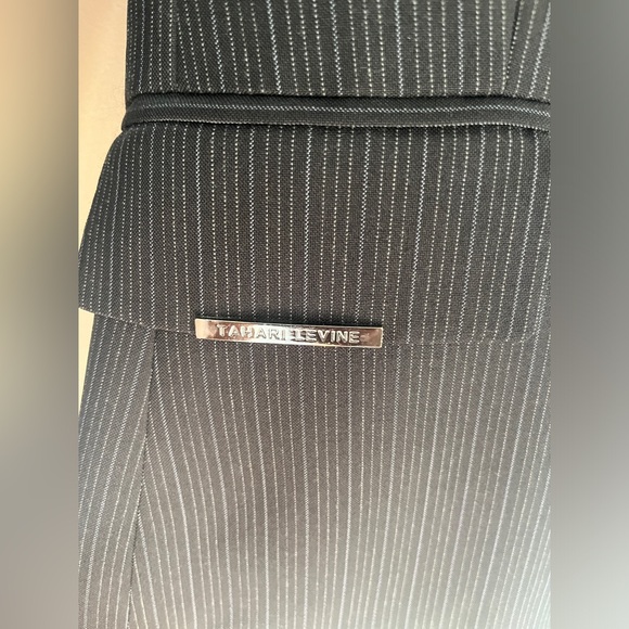 Tahari Women’s Black Pinstripe Skirt Suit | Size 4 | Perfect Condition - Picture 4 of 9
